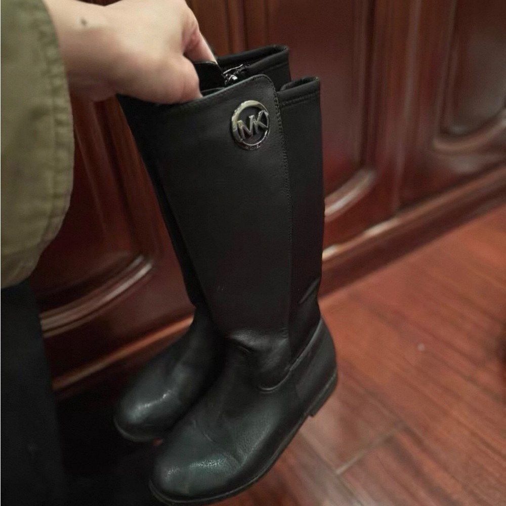 Michael Kors Black Grainy Leather Shoes